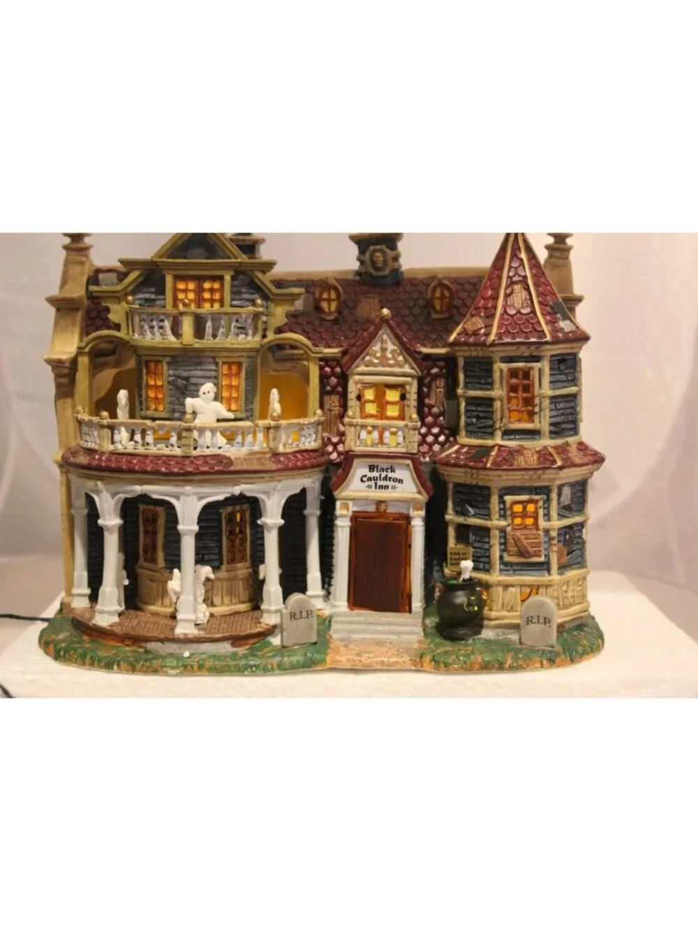 Lemax Spooky Town - Black Cauldron Inn  - Tested (see desc)